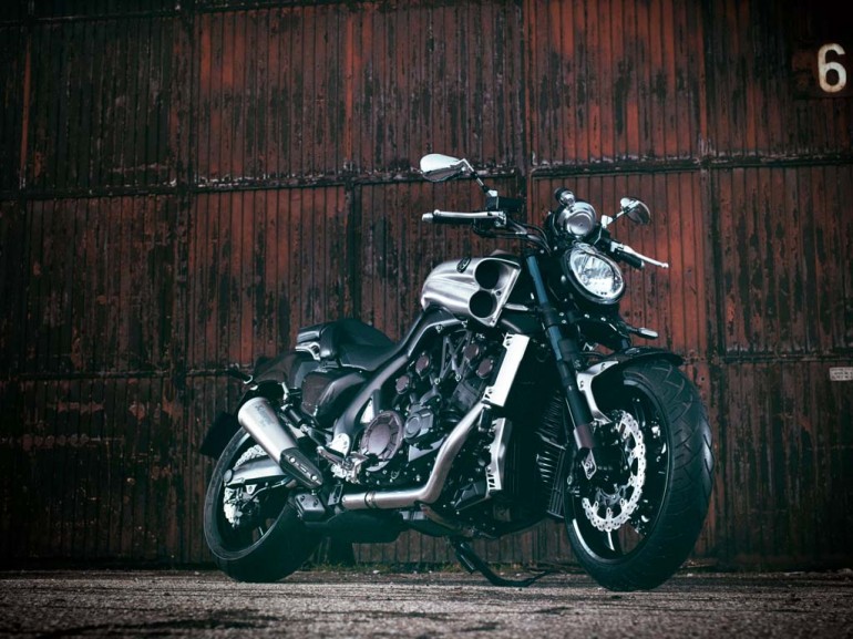 Yamaha VMAX Carbon SE 2