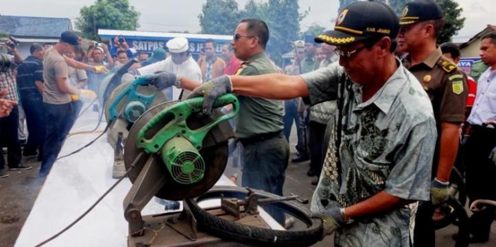 Ban Cungkring Hancur