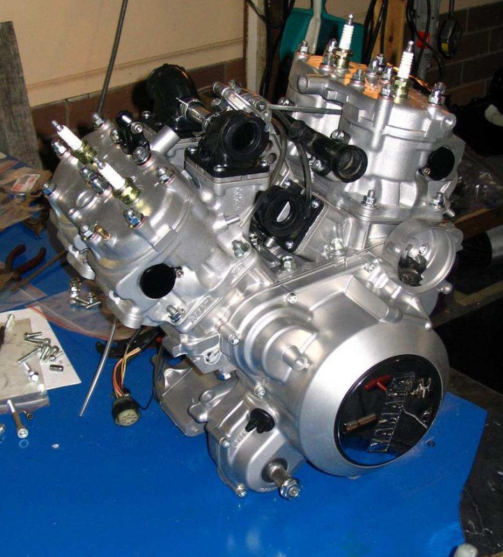 Yamaha RZV500R Engine