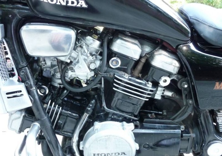 Honda Magna 750 9