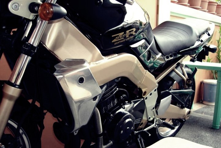 Kawasaki Xanthus ZR400 2