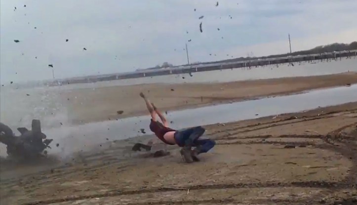 Riding Membelah Air 3