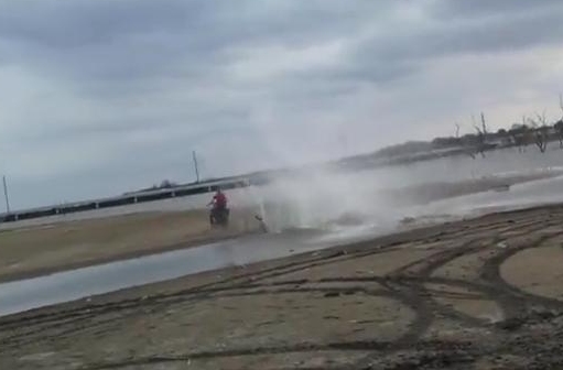 Riding Membelah Air 5