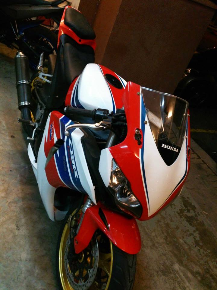 ZXR250 Custom CBR1000RR 6