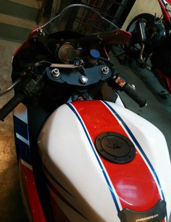 ZXR250 Custom CBR1000RR 7