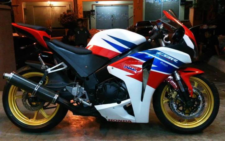 ZXR250 Custom CBR1000RR 9