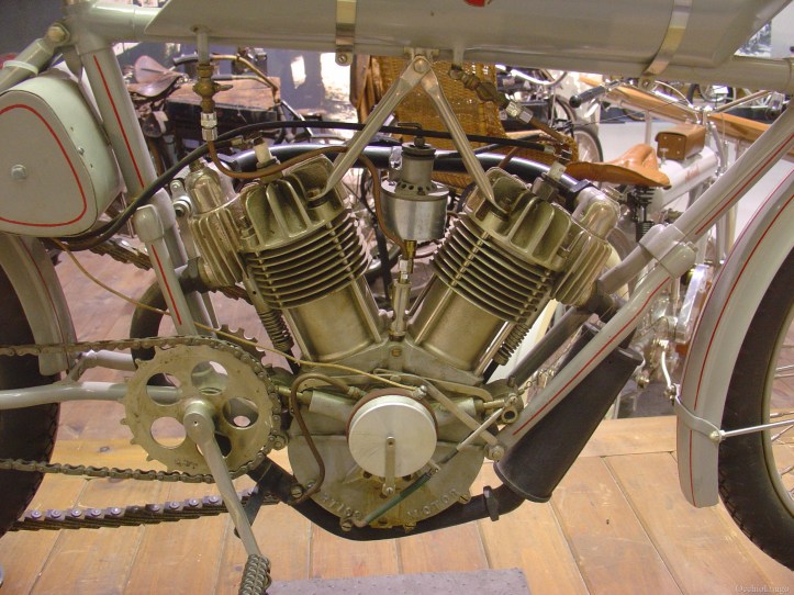 Curtiss Hercules V-Twin 2