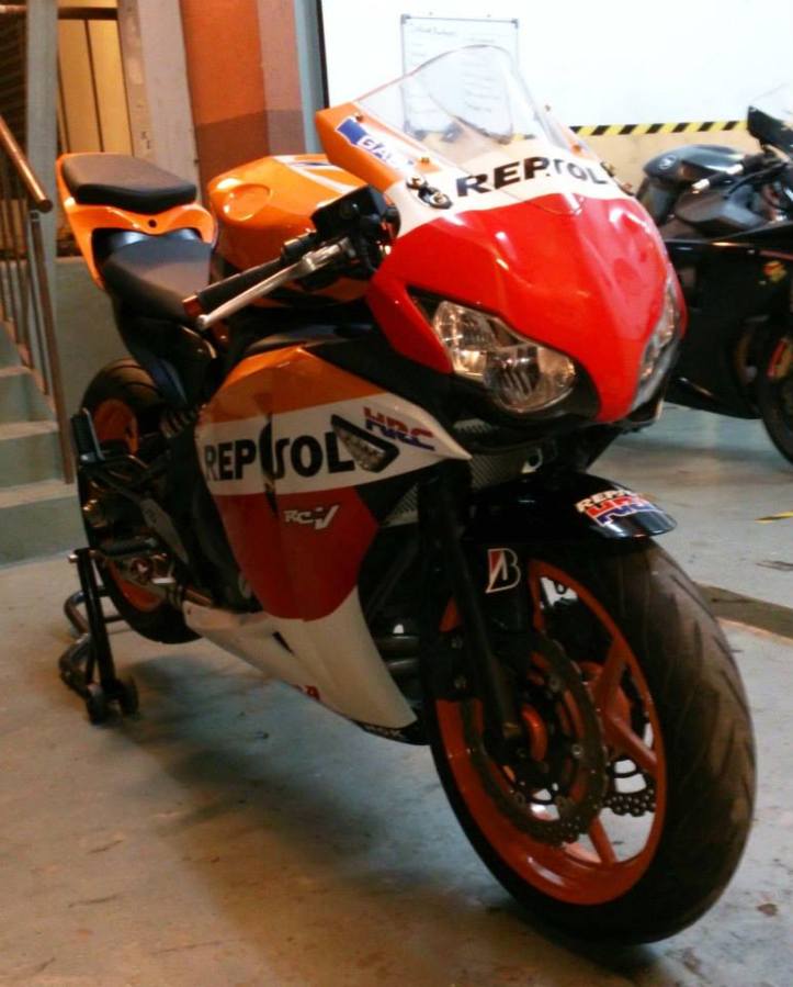 Custom Yamaha ER-6N to CBR1000RR