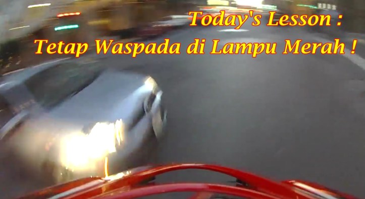 Jangan Ngebut di Lampu Merah Main