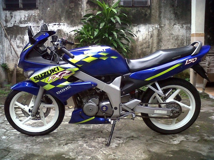 Suzuki FXR 150 2