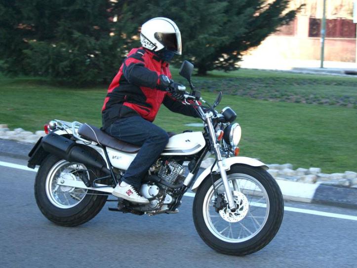 Suzuki Van-Van 125 2