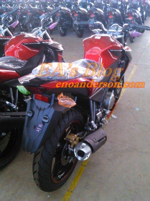 New Vixion Advance 2015 Tampak Belakang
