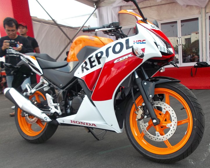 CB150R Facelift vs CBR150R K45