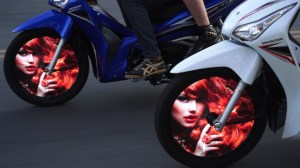 Moto Wheelie - Velg Bergambar