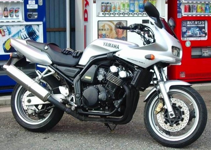 Yamaha FZ 400 Fazer