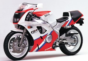 Battle of Classic 400cc Sportbike : Yamaha FZR400RR SP !